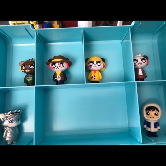 Ryan’s World Tour Suitcase - Picture 3 of 9